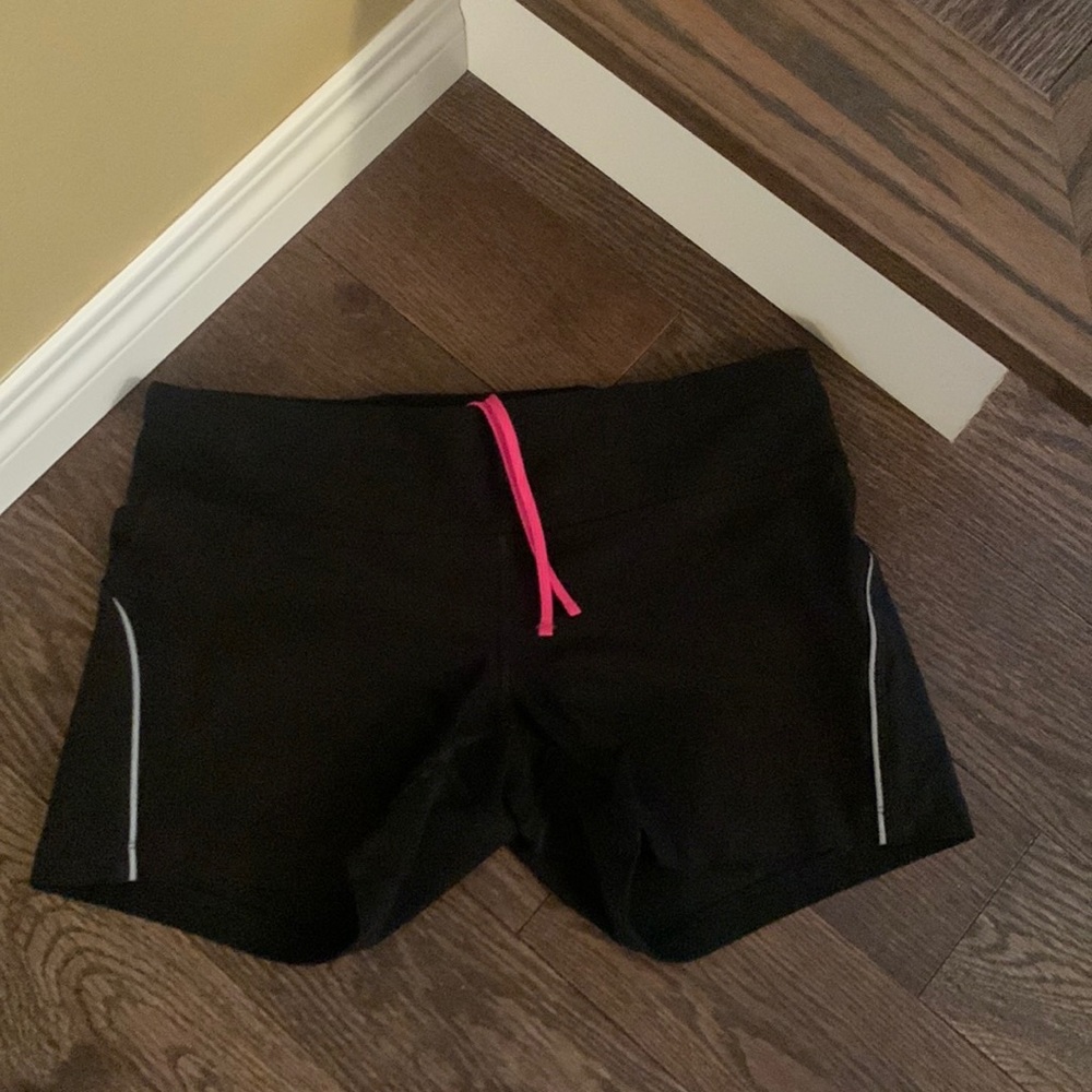 Lucy tech workout shorts size small